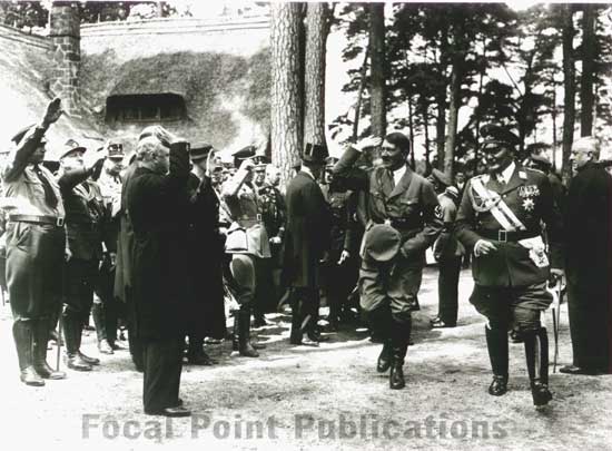 Staff greet Hitler, G&ouml;ring, at Carinhall, June 1934