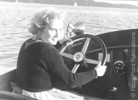 boat w female driver