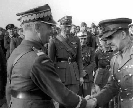 Sikorski with British officer