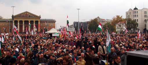 The audience of thousands on October 23, 2003