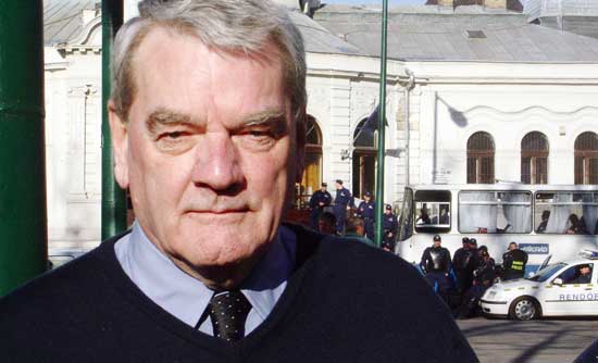 Irving and Hungarian police