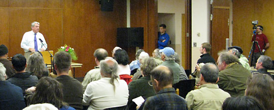 David Irving speaking at the Univ of Eugene Oregon