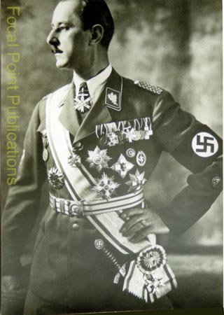 0111_Esser_in_Uniform